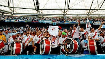 Los borrachos del tablón, presentes