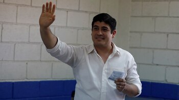 Carlos Alvarado Quesada, durante su votación