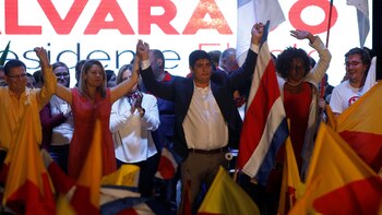 Carlos Alvarado Quesada celebra la