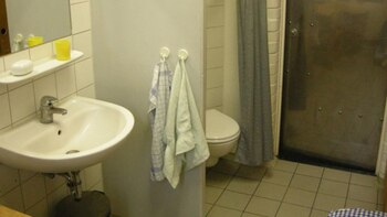 El pequeño baño dentro de