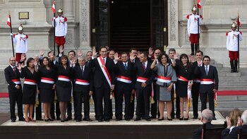 Martín Vizcarra junto a sus