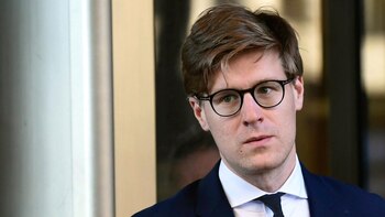 El joven abogado holandés había negado conocer a Rick Gates, subdirector de la campaña presidencial de Donald Trump