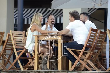 Después de un café con su amigo Charly Ronco, y con su profesor de alfarería, Nicolás Martínez, en Pottery Coffee Bar de Nordelta, Soledad se deja ver con su novio. (Foto Fabián Mattiazzi/GENTE)