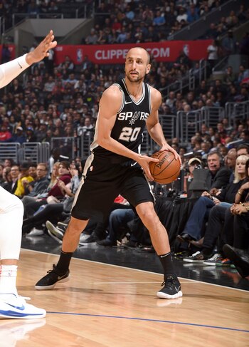 Manu Ginóbili realizó una deliciosa asistencia (AFP)