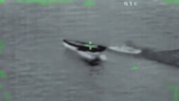 Imágenes del operativo nocturno de abordaje de la barca