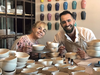 Claudia ayudó con los retoques finales.