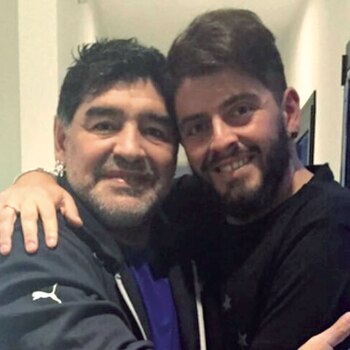 Tras 29 años de negar su paternidad, en 2016 el Diez lo reconoció como su hijo.