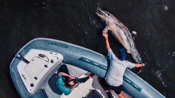 Investigadores rescatan el cuerpo de