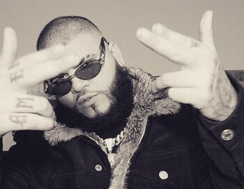 Farruko, cuyo verdadero nombre es Carlos Efren Reyes, debutó como solista en el año 2010