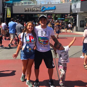 El cantante con Alma y Sol