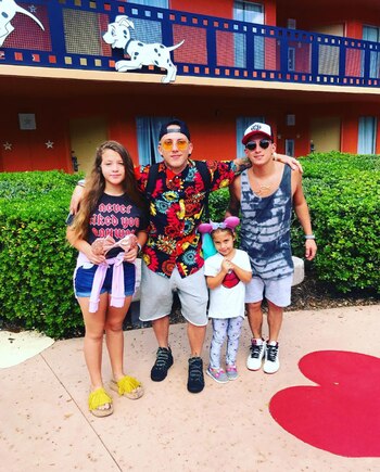 El cantante y su familia no se perdieron ninguna atracción. (Foto: Instagram)