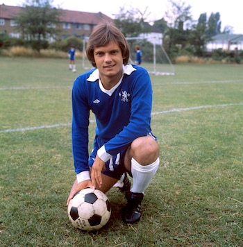 En 1976, con la camiseta del Chelsea (AP)