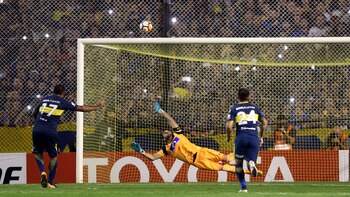 El penal de “Wanchope” entrando