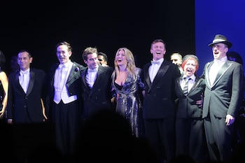 El elenco de Sugar en