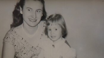 Louise Pietrewicz con una pequeña