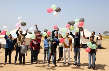 Palestinos protestan cerca a la