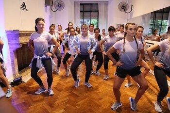 Más de 30 invitadas participaron.