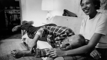 Richard Loving, recostado sobre su