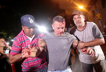 Un manifestante contrario a Lula,