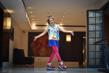 Fiel a su estilo colorido,