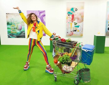 Cósima con los zapatos buffalo,