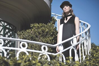 Gorra (Compañía de Sombreros), gargantilla