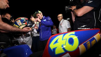 Valentino Rossi pone su sello