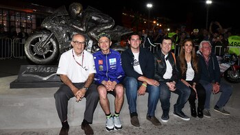 Las autoridades locales junto con