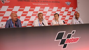 Los funcionarios brindaron una conferencia