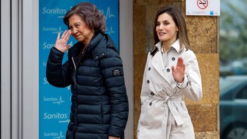 La reina Letizia junto a