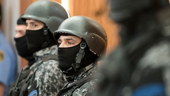 La audiencia estuvo custodiada por