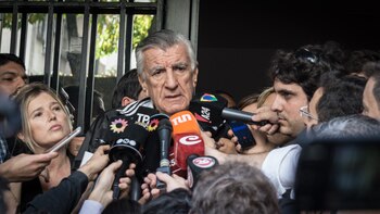 José Luis Gioja salió a