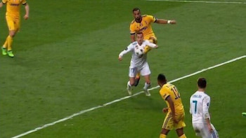 La falta de Benatia sobre