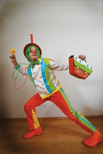 José Pellucchi, vestido con los