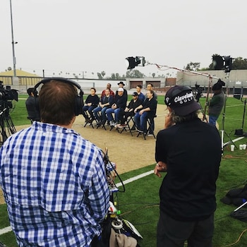 El cast durante la entrevista