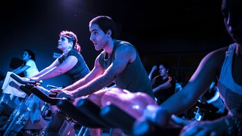 Salones totalmente equipados para las