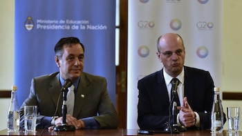 El ministro de educacion de