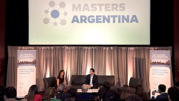El líder del Frente Renovador habló para alumnos argentinos