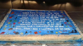 La placa de la discordia: