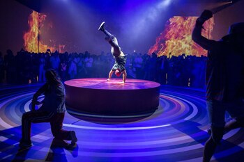 Una performance de rap acompañó