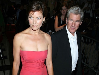 Con la actriz Carey Lowell,