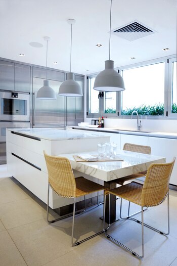 Mesa a continuación de la