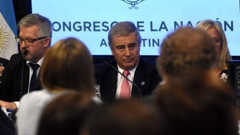 El ministro de Defensa, Oscar