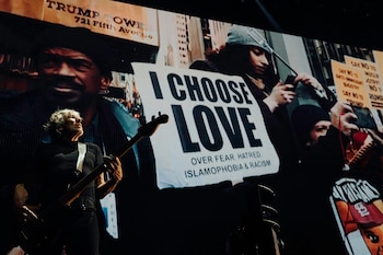 Anteriormente, Waters comparó la candidatura