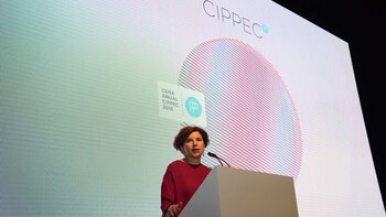 Julia Pomares, directora ejecutiva del