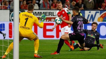 El balón pegó en la