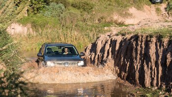 Cuenta con motorización 3.0 L-turbodiesel