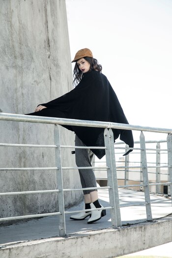 Poncho de lana (Cher), pantalón