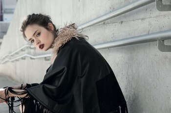 Capa de cuero y gamuza