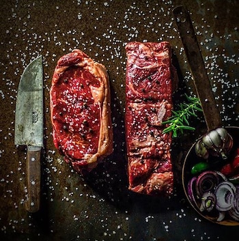 Condimentar la carne y desgrasar